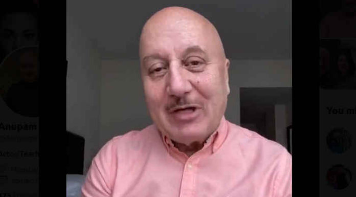 क्यूँ रो पड़े अनुपम खेर ?